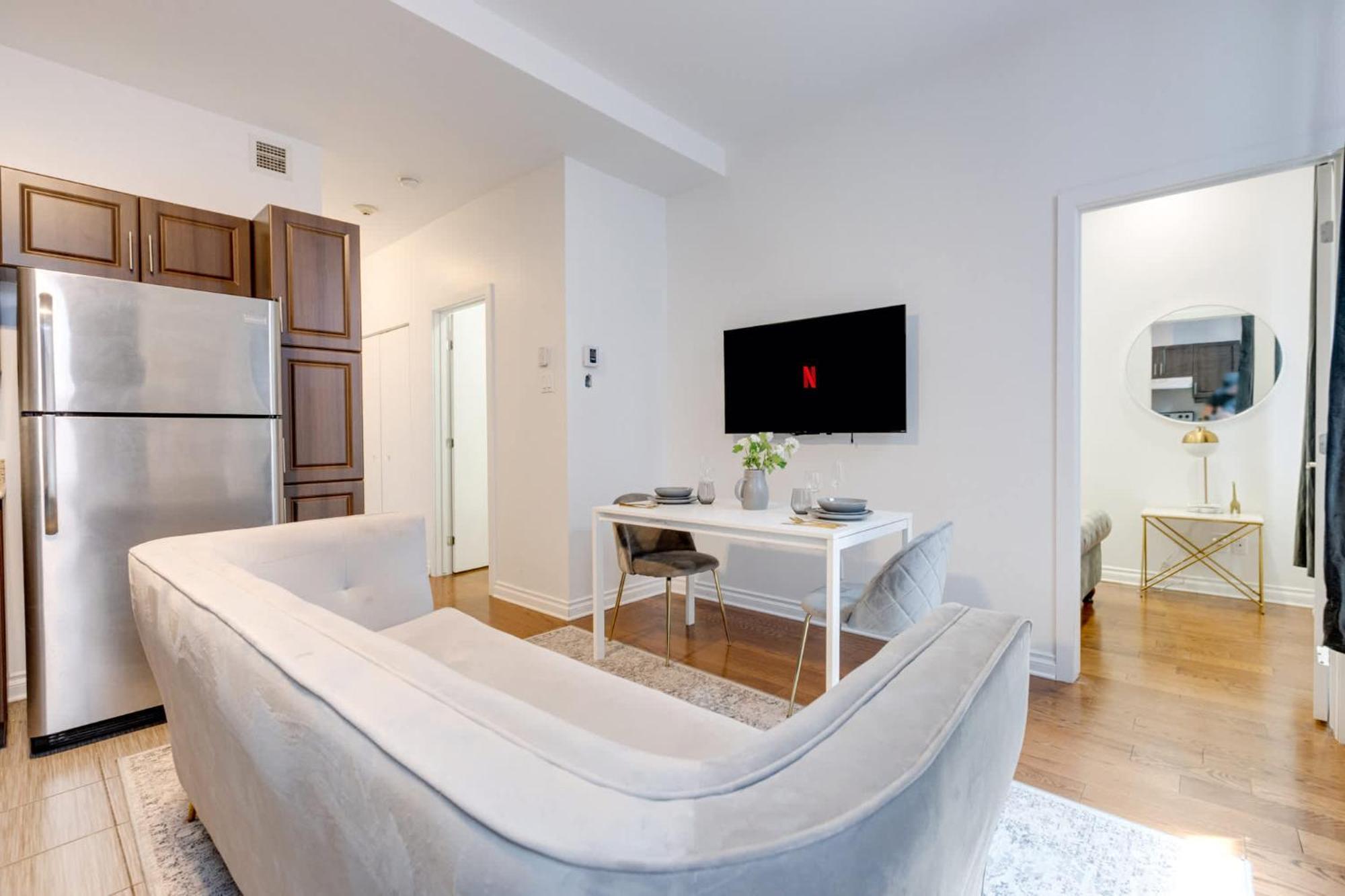 M11 - Stylish & Cozy 2Bdr In Plateau Montreal Daire Dış mekan fotoğraf